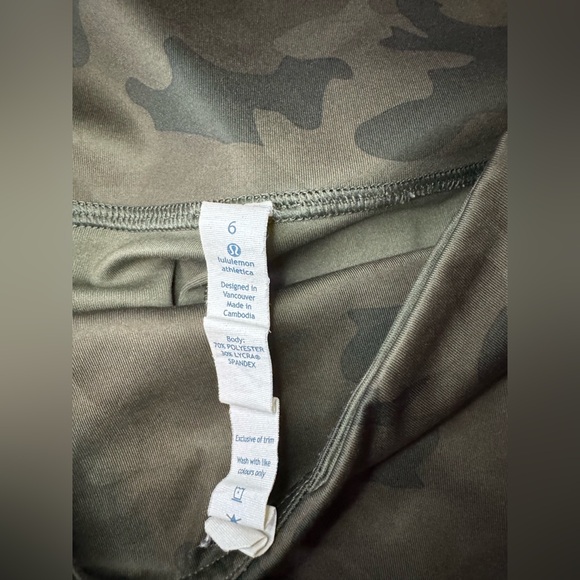 🆕 [Lululemon] Olive Camouflage Green Running/Yoga Capri Leggings Sz: 6 - Picture 6 of 7